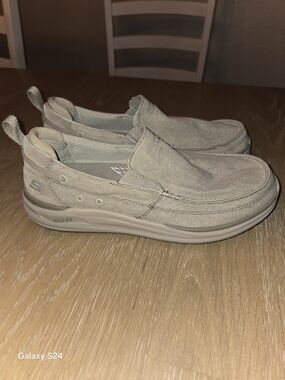 Skechers Air Cooled Arch Fit Men’s 8.5 Slip-On Casual Shoes in Beige